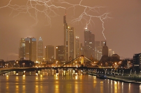 【圖片分享計(jì)劃】Lightning over Frankfurt, Germany