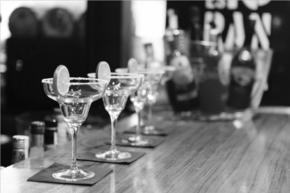 【圖片分享計(jì)劃】餓了的獅王_143 酒杯 桌子