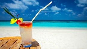 【桌面壁紙】夏日海邊飲料