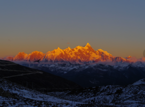 日照金山 西藏雪山