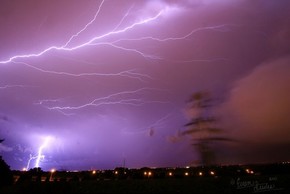 【海報分享計劃】雷暴天氣1