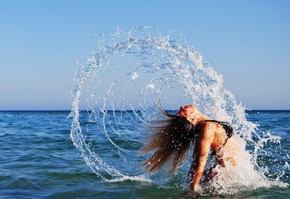【桌面壁紙】水上舞蹈人物