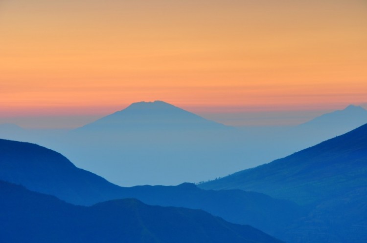 【桌面壁紙】藍(lán)色遠(yuǎn)山